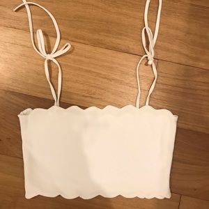 white zara scallop crop top with the detailing